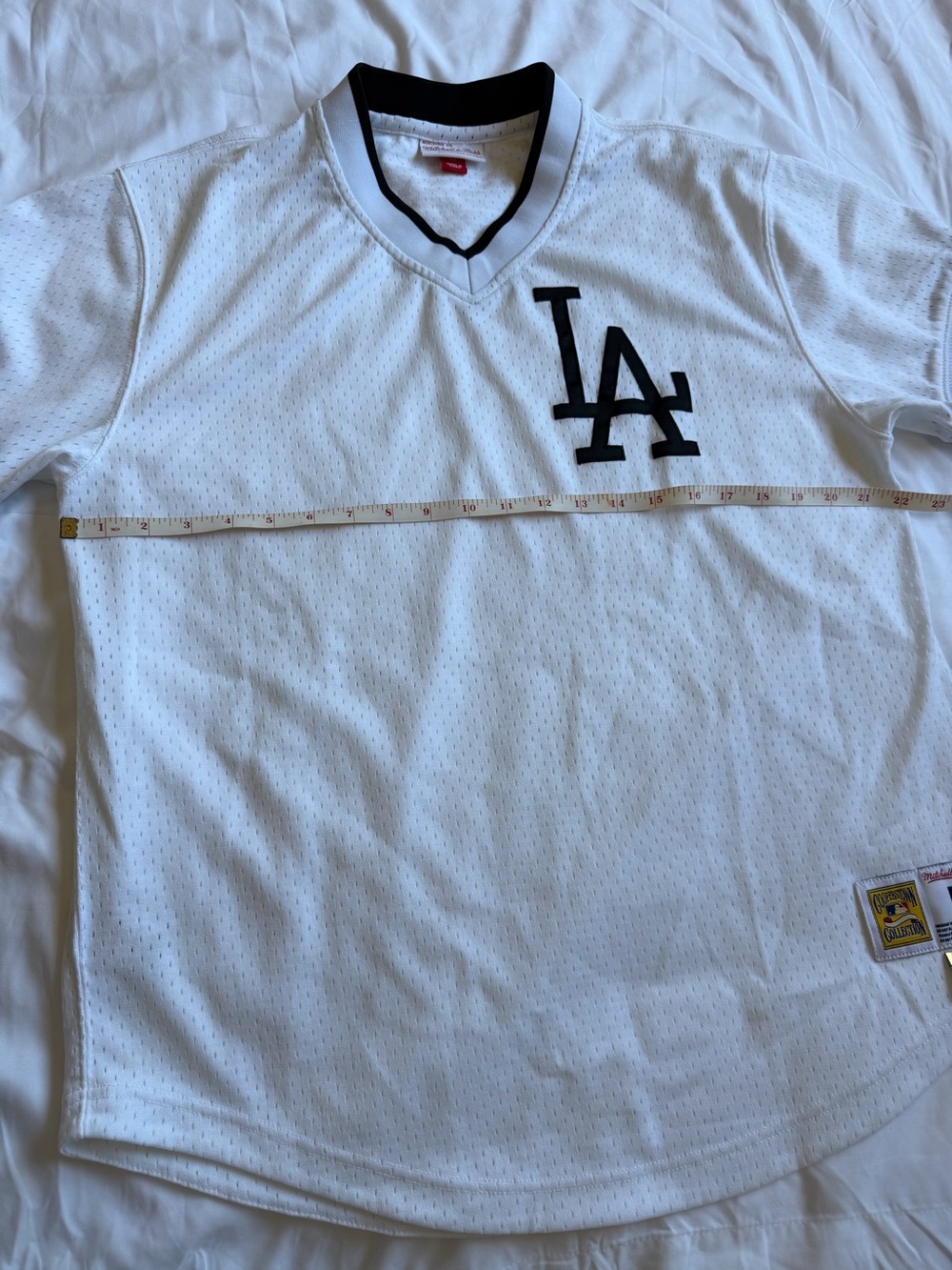 Los Angeles Dodgers Mitchell & Ness White/Black Mesh V-Neck Jersey - Picture 6 of 10